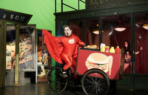 role prodavače hamburgerů,Donšajni,2012